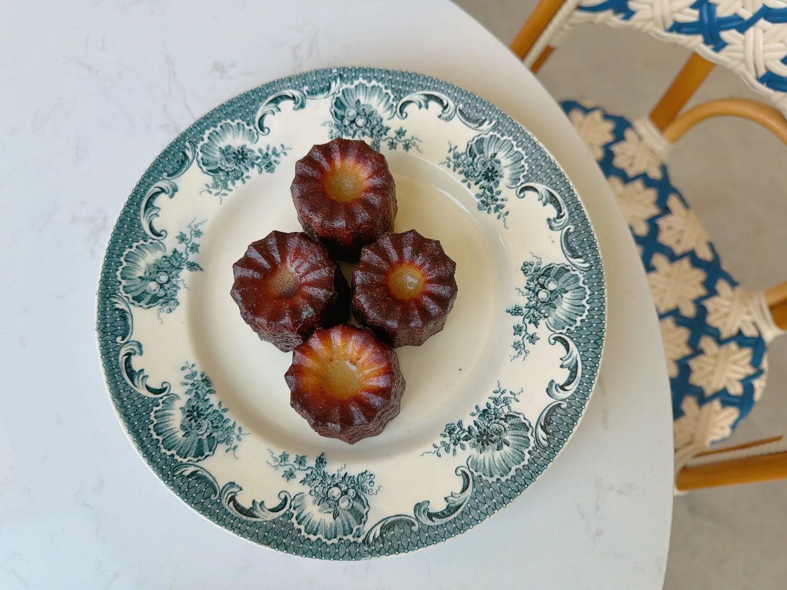 Bonheur Coffee：お皿に並べた焼き菓子