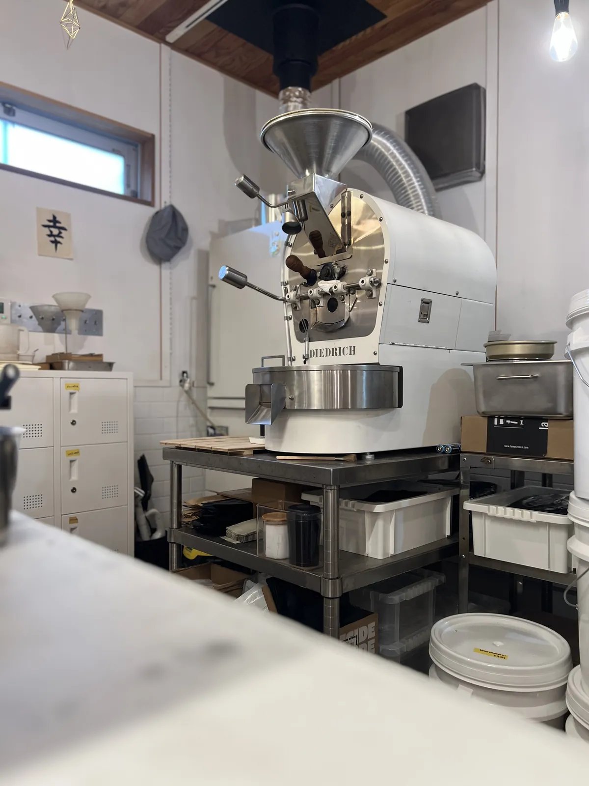 OORT CLOUD COFFEE：店内の焙煎機