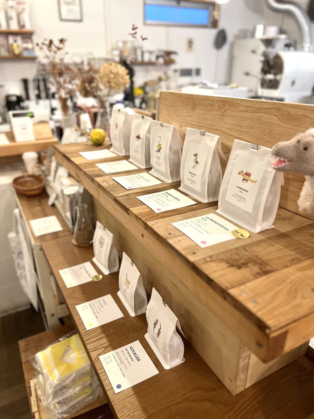 OORT CLOUD COFFEE：カウンターに並ぶコーヒー豆