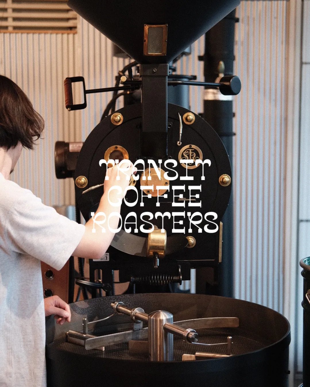 TRANSIT COFFEE ROASTERS:コーヒーを淹れるスタッフ
